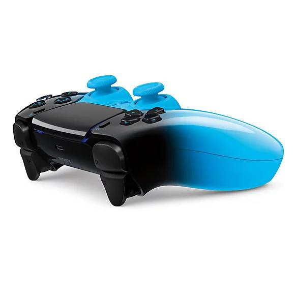 Un mando de videojuegos negro y azul con dos joysticks y botones.