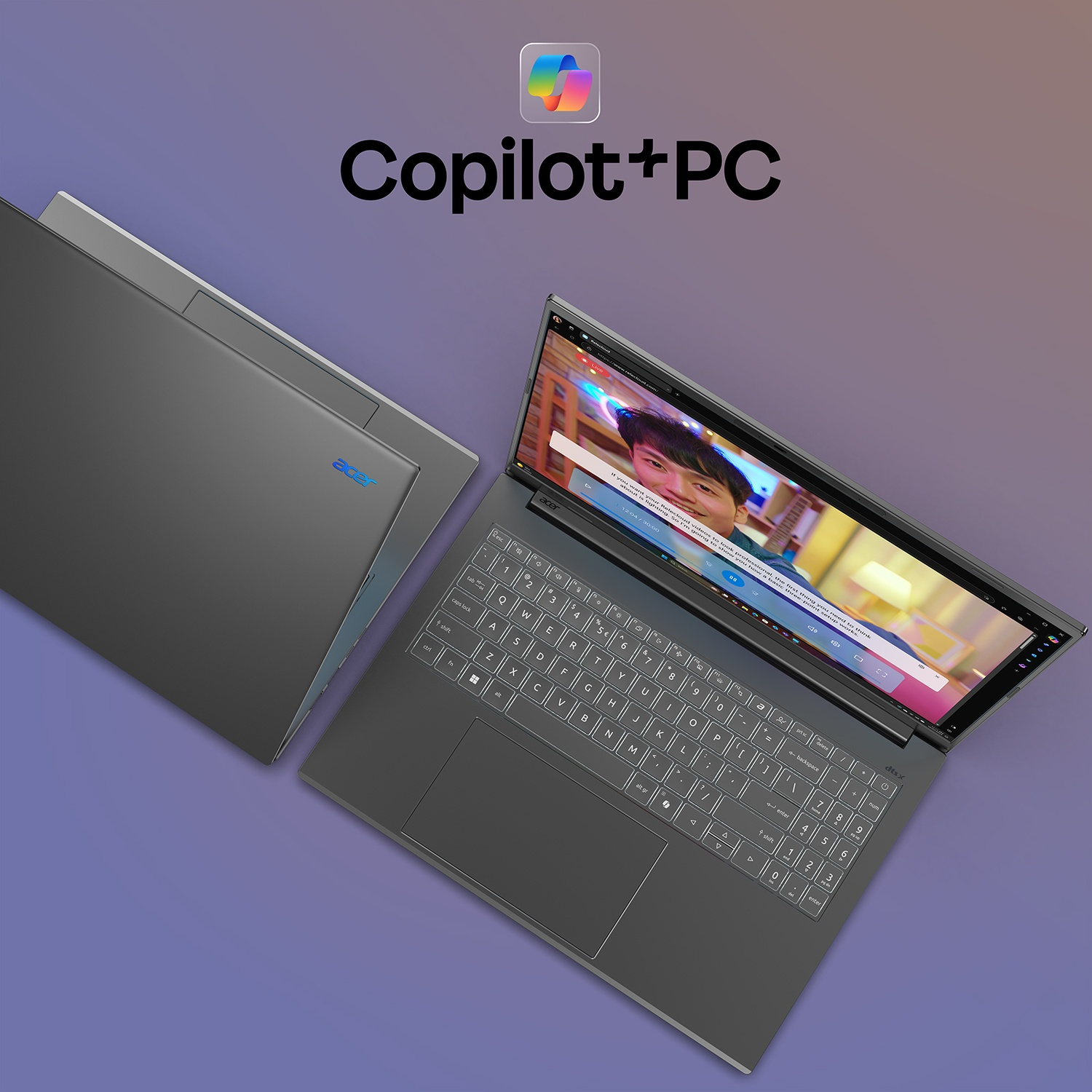 Un laptop Acer Copilot+ PC grigio è aperto. Lo schermo mostra un video.