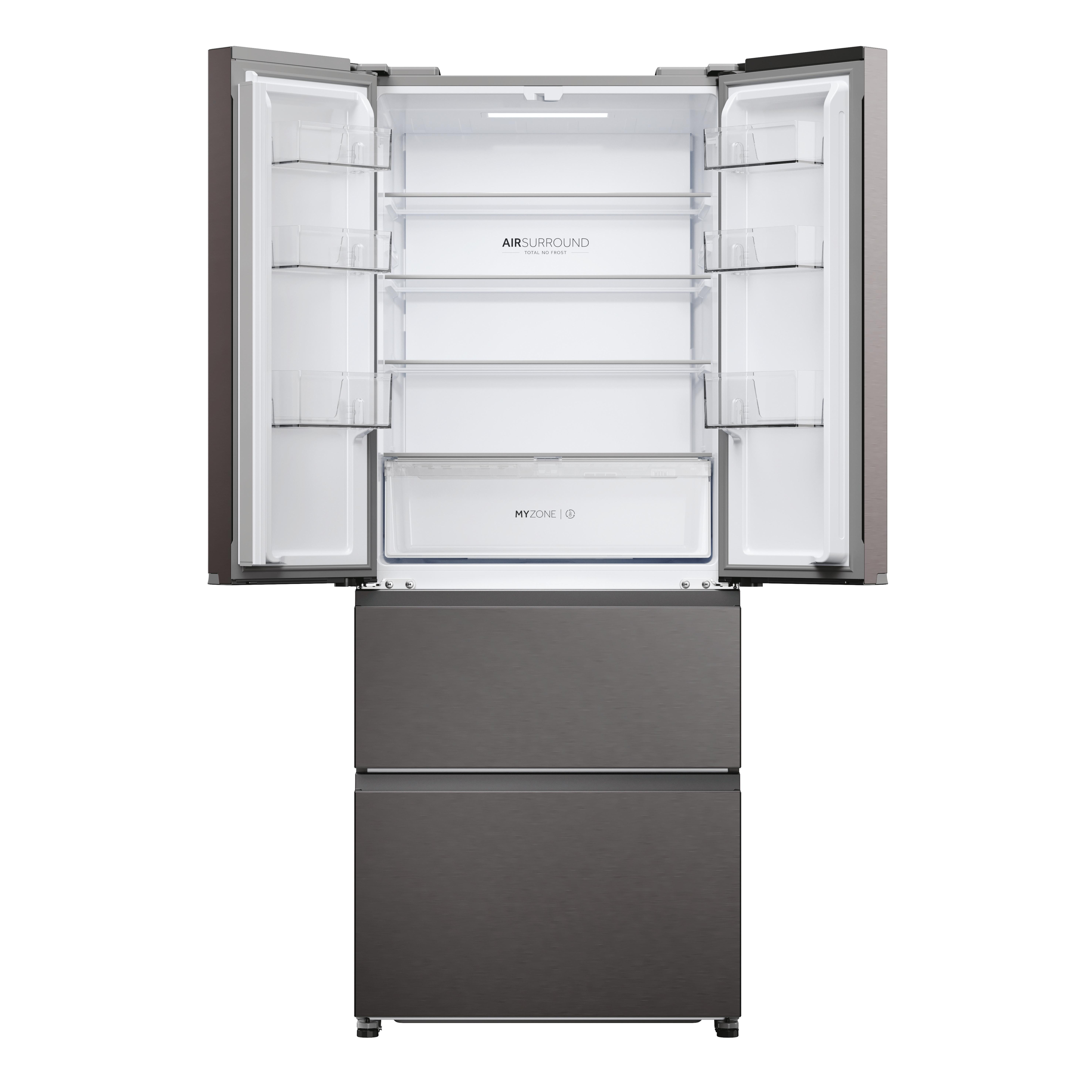 Ein offener Kühlschrank mit mehreren Regalen, Schubladen und Lichtern.