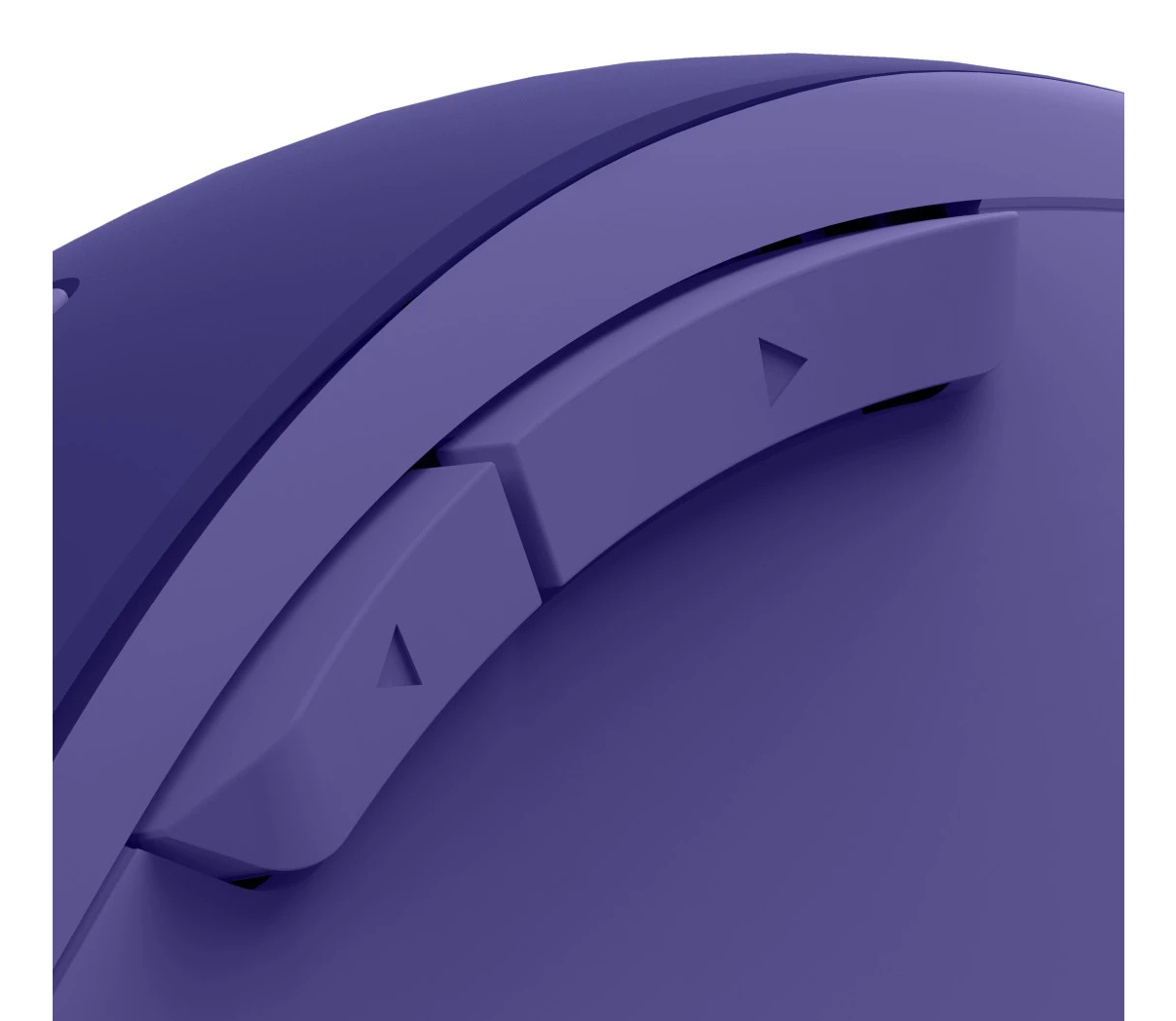Nahaufnahme einer lila Computermouse mit seitlichen Tasten und Pfeilsymbolen.