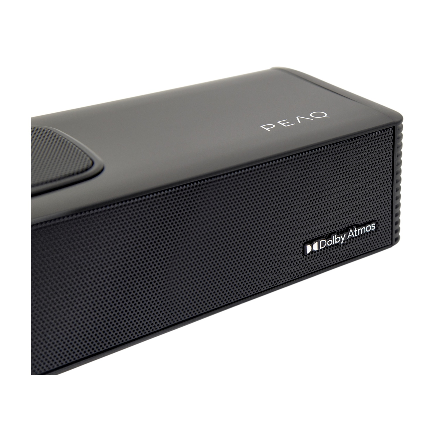 Altoparlante nero con logo PEAQ e marchio Dolby Atmos.
