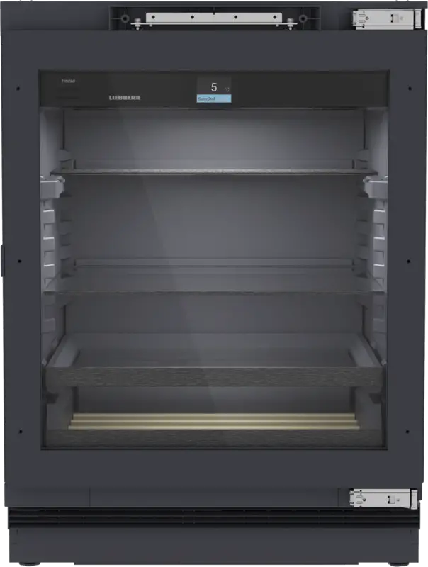 Ein dunkler Liebherr-Kühlschrank mit Glastür und drei Regalen.