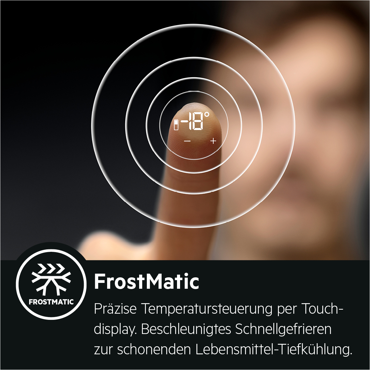 Finger berührt Touchscreen mit -18°C Anzeige. FrostMatic Logo.