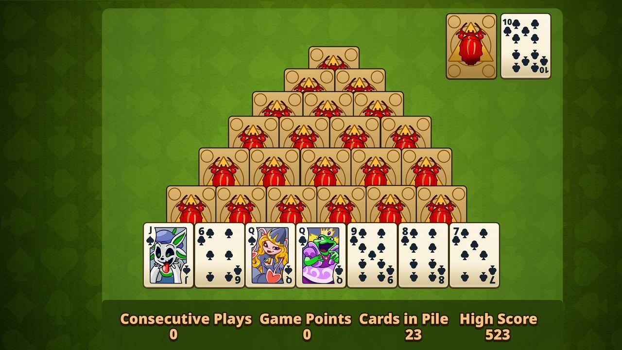 Ein Pyramiden-Kartenspiel mit roten Käfern auf goldfarbenen Karten.