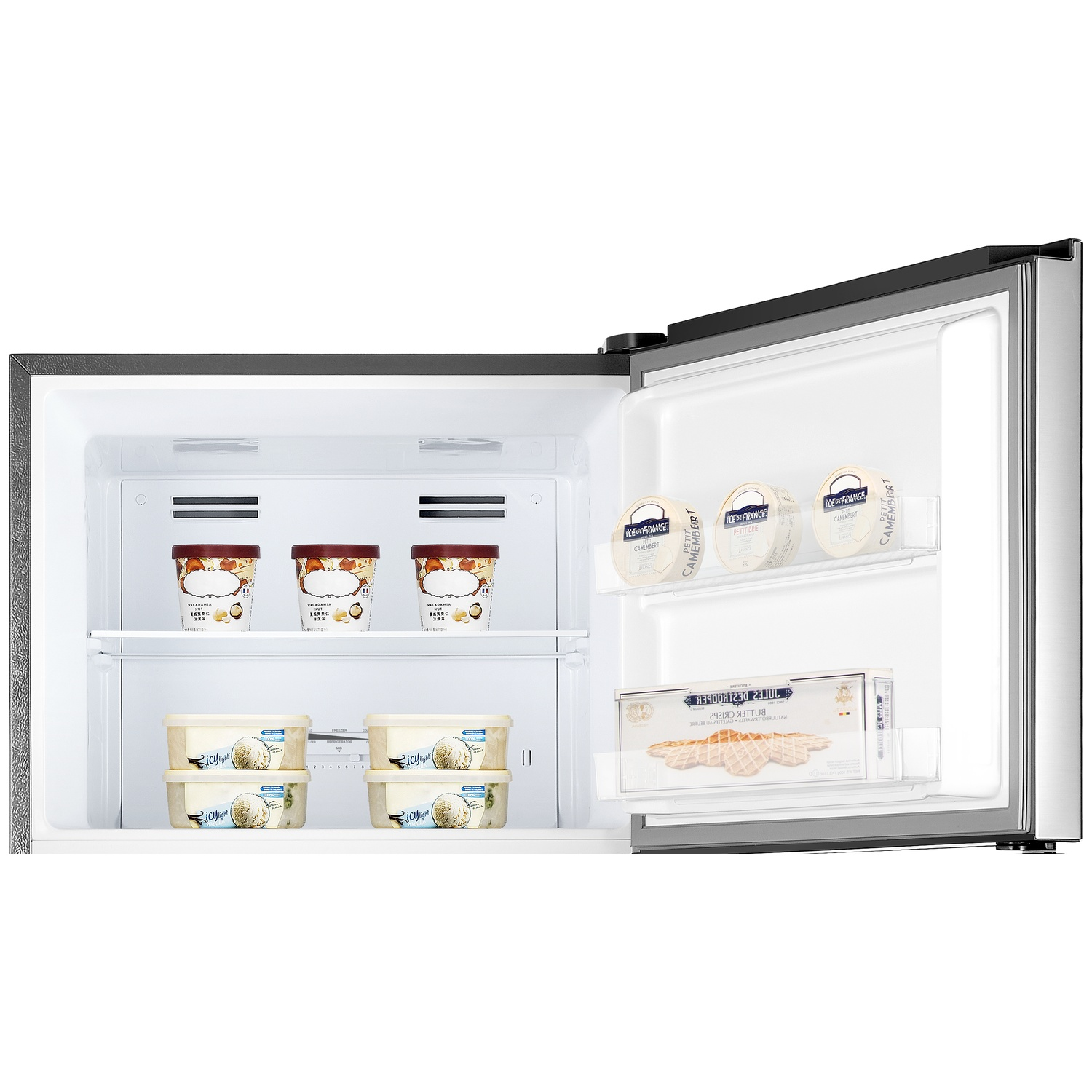 Un réfrigérateur ouvert avec de la glace et du fromage à l'intérieur.