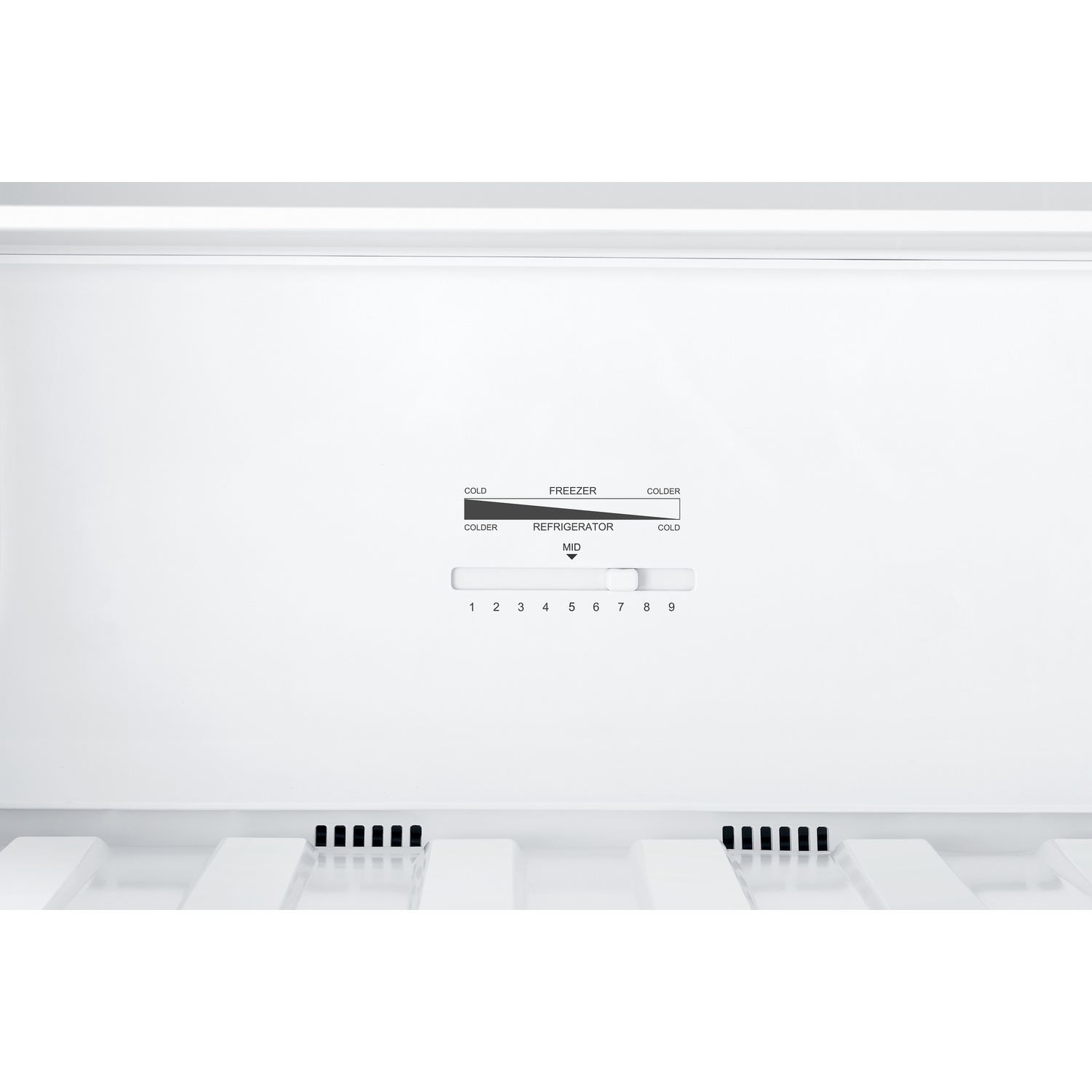 Un cadran de thermostat avec des réglages de 1 à 9, Freezer et Réfrigérateur.
