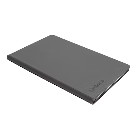 Funda de tablet gris cerrada con cubierta texturizada y logo sutil.