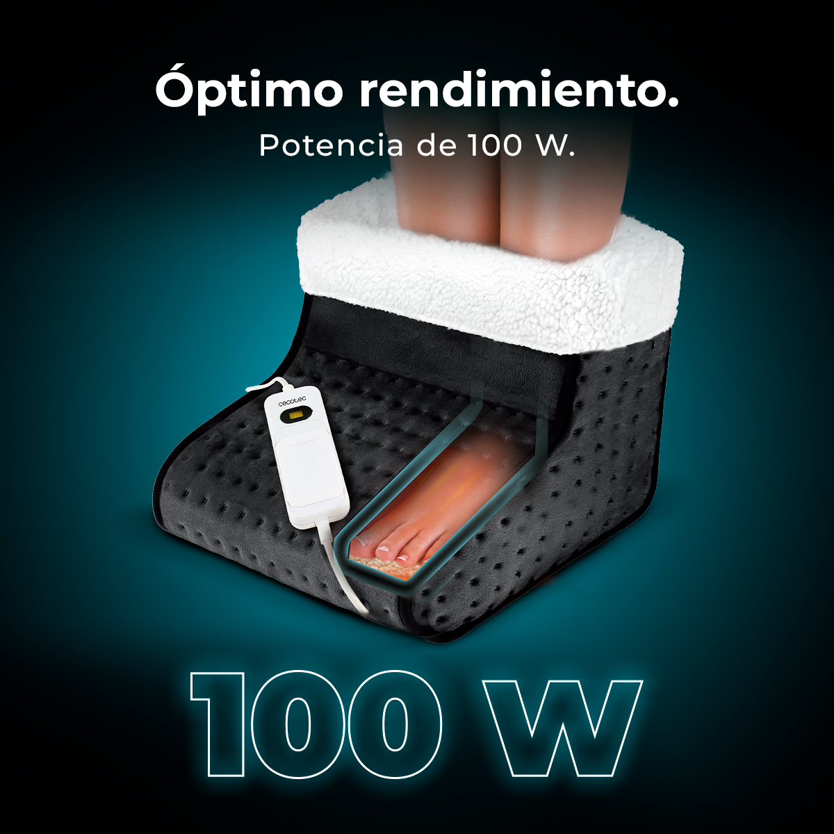 Un calentador de pies con forro sherpa blanco, mando a distancia y pie visible.