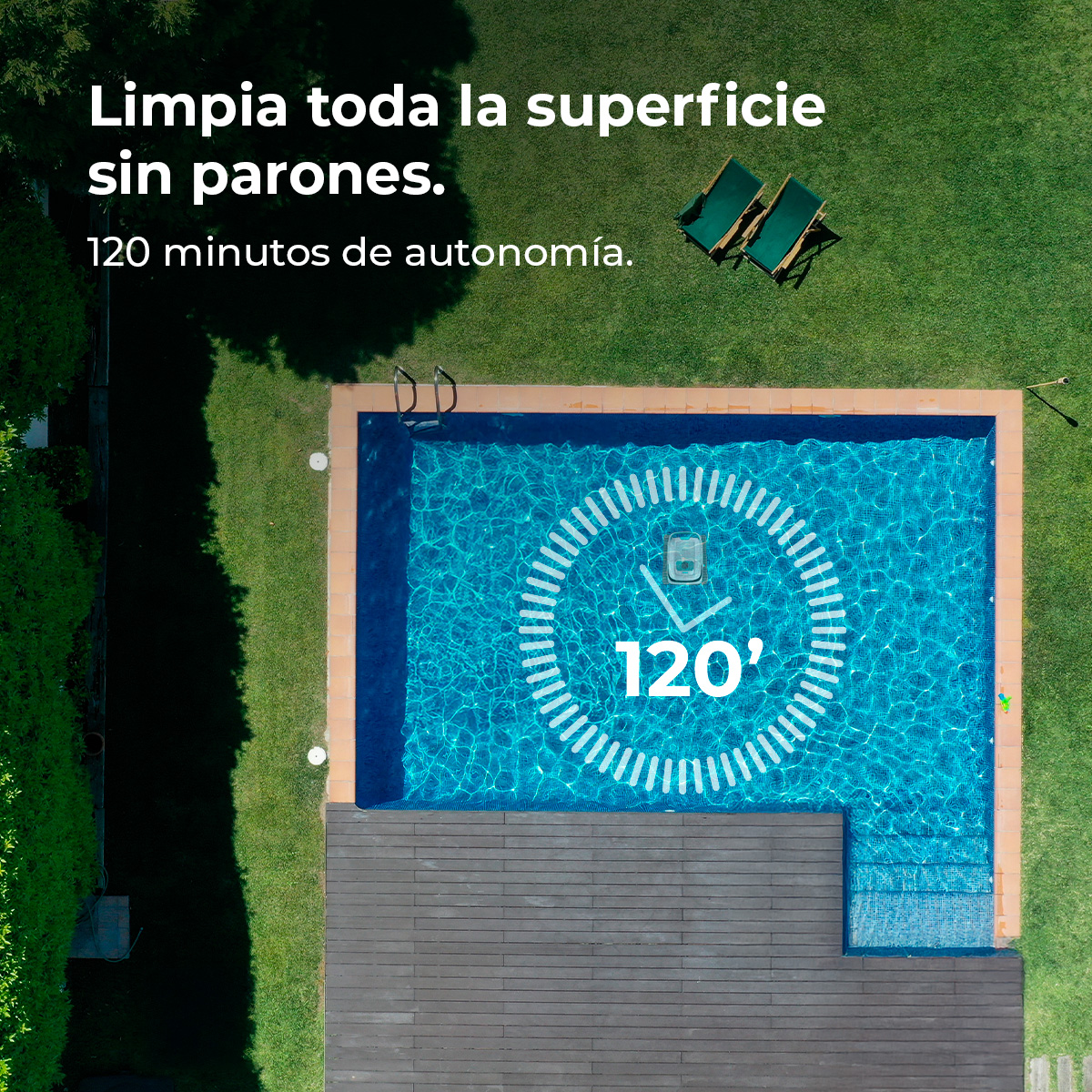 Un limpiafondos en una piscina azul con temporizador de 120 min.