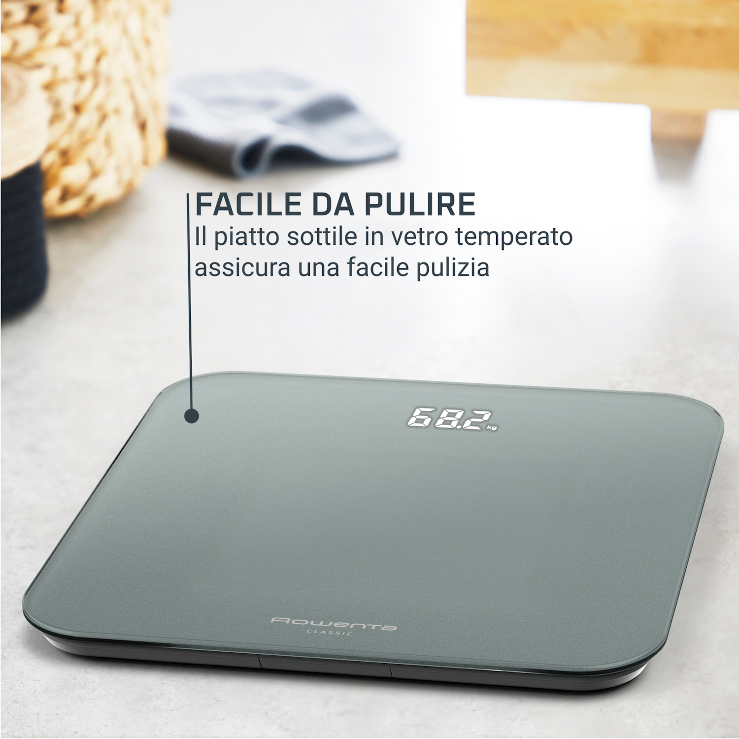 Bilancia in vetro grigio mostra 68,2 kg. Facile da pulire.