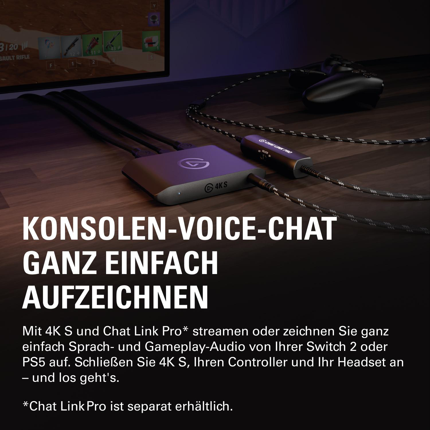 Ein Game Capture-Gerät und Controller liegen auf einem Holzboden vor einem Fernseher.