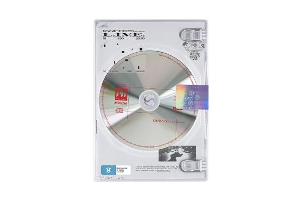 DVD-Hülle mit silberner Disc, die Musik- und Live-Aufnahmen zeigt.