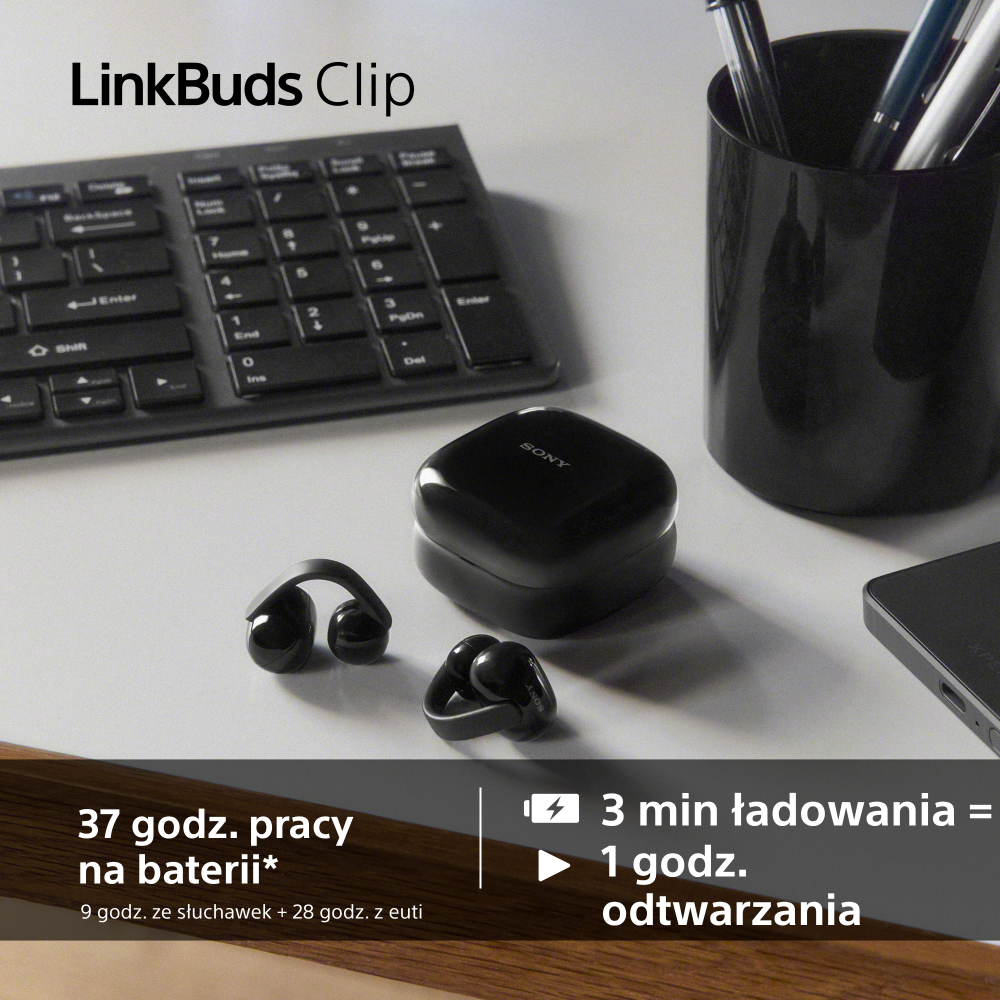 Czarne słuchawki Sony LinkBuds Clip z etui ładującym, klawiaturą i pojemnikiem na długopisy.