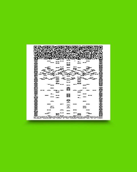 Ein QR-Code und eine Reihe von Strichen und Symbolen auf weißem Papier, auf grünem Hintergrund.