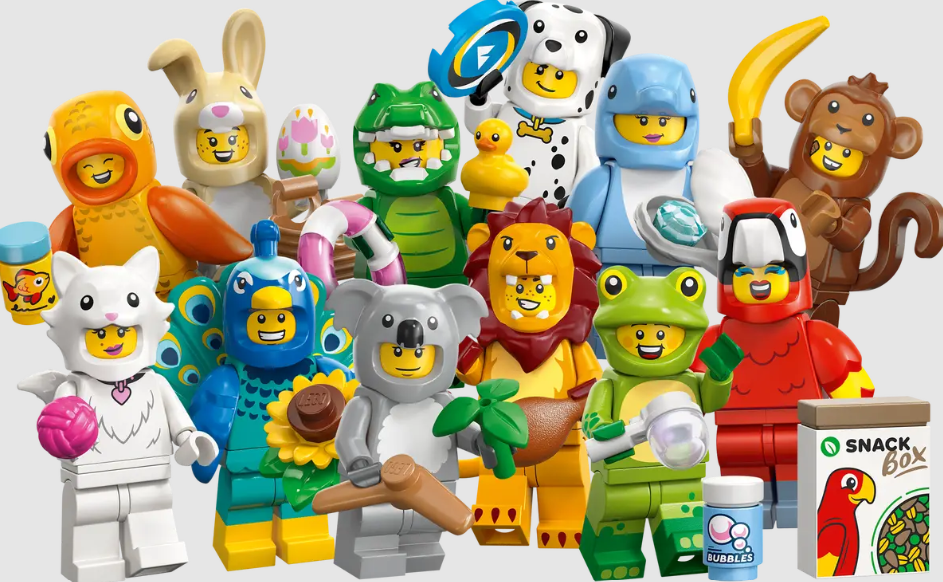 Eine Gruppe von LEGO-Minifiguren in Tierkostümen und mit Accessoires.