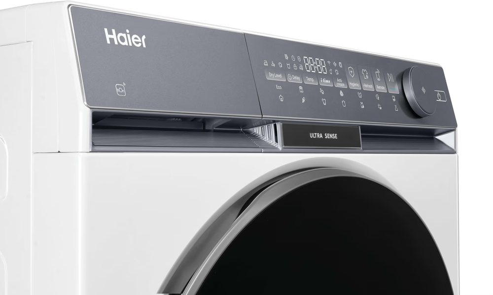Lavatrice Haier con display digitale, pulsanti di controllo e manopola.