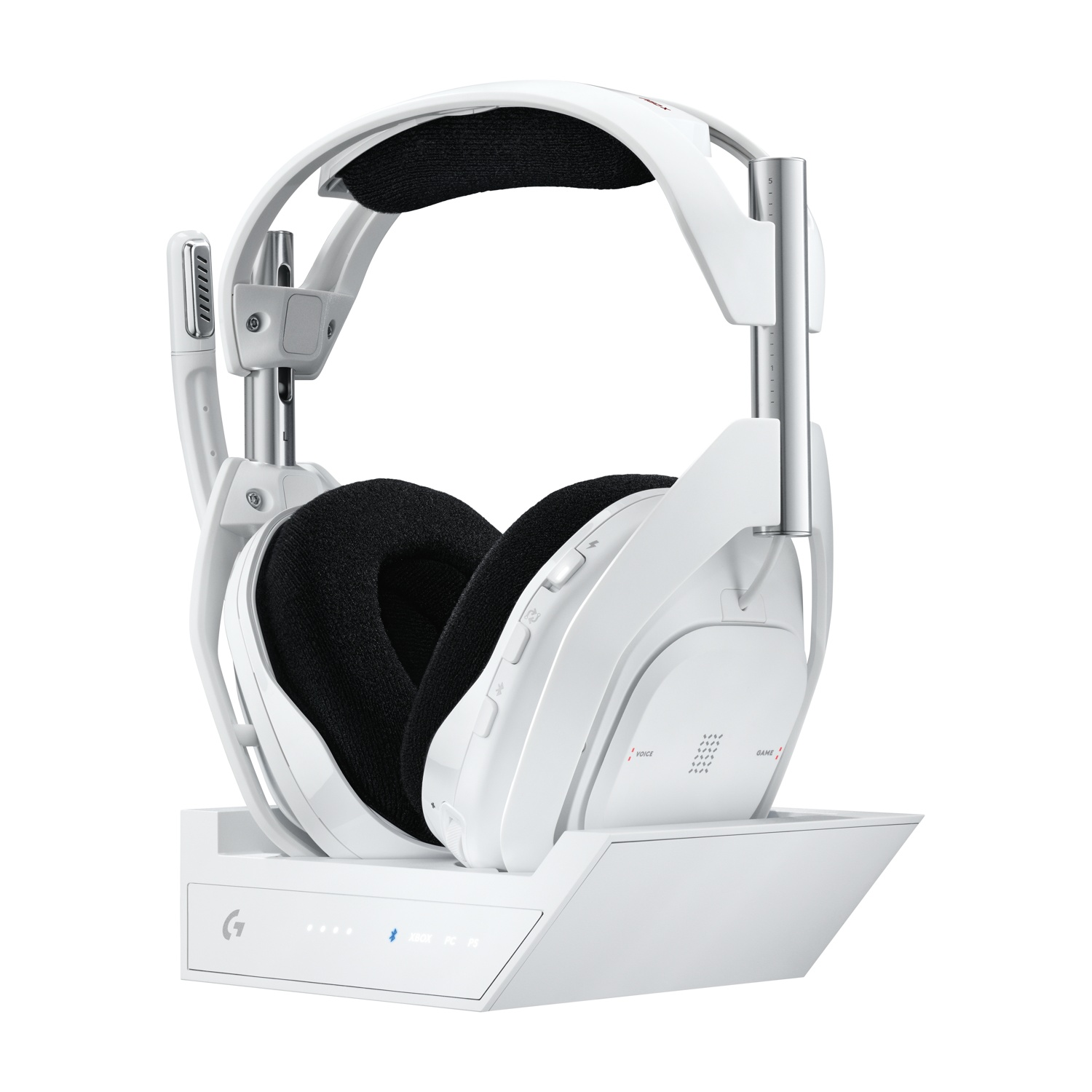 Cuffie da gaming bianche con microfono su base di ricarica.