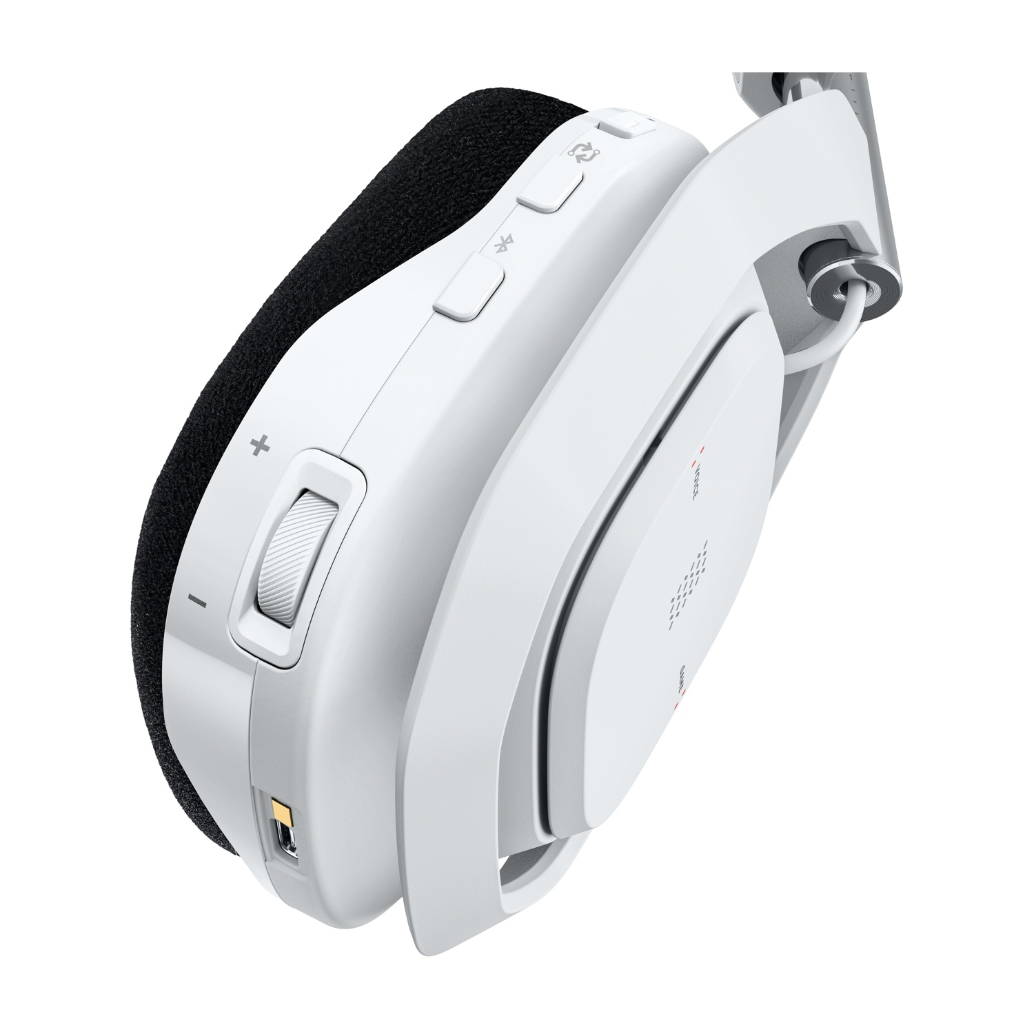 Una cuffia da gaming bianca e nera è mostrata angolata, rivelando i controlli del volume, una porta USB-C e altri pulsanti.
