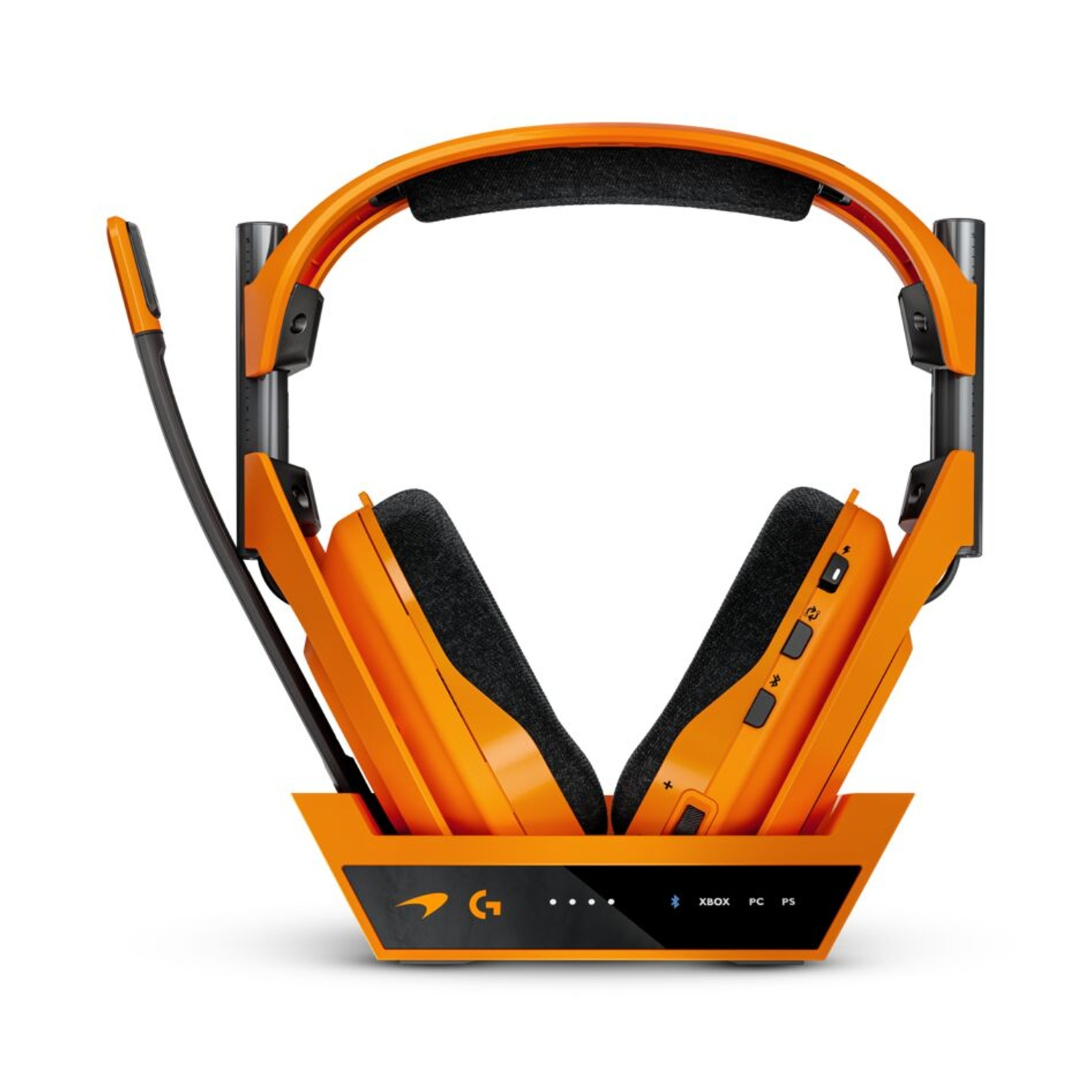 Cuffie da gaming arancioni con microfono su base di ricarica con icone Xbox, PC e PS.