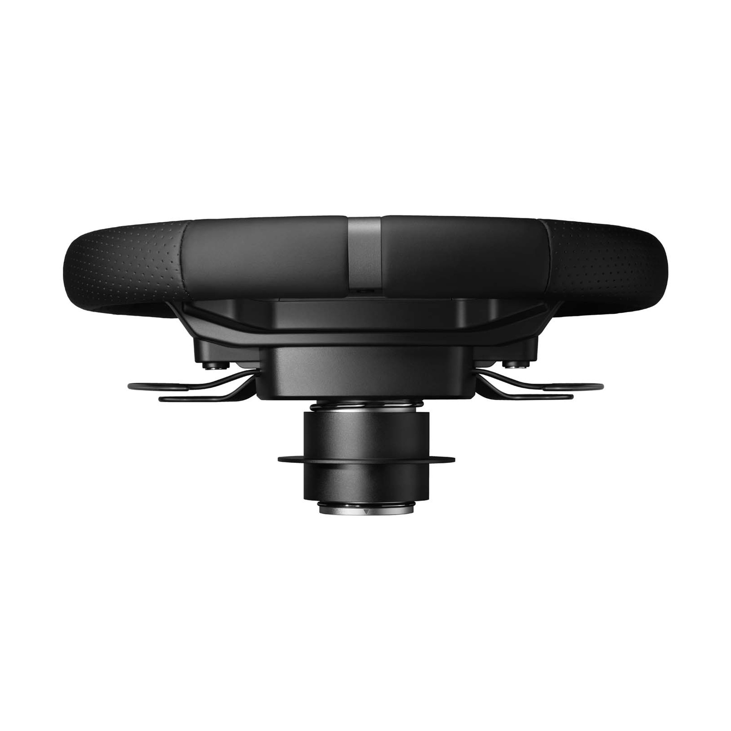 Un volante nero con texture perforata e mozzo centrale.