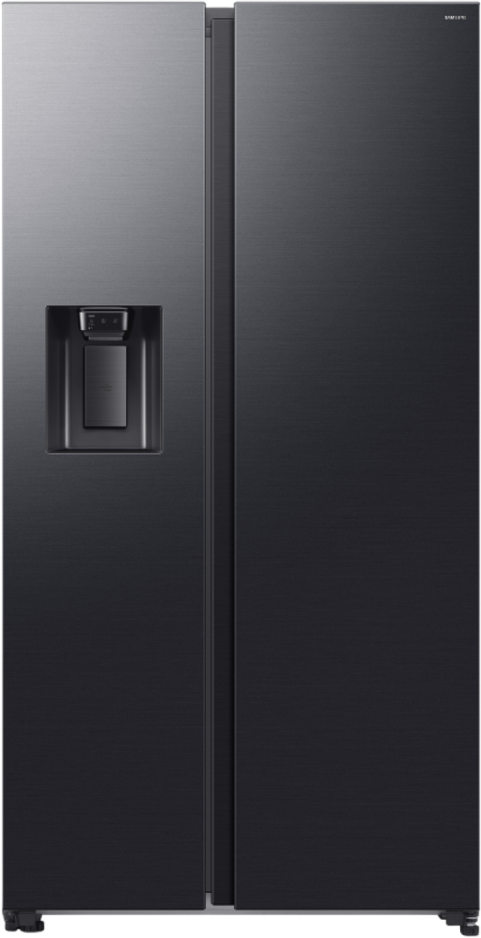 Een zwarte Samsung side-by-side koelkast met waterdispenser.