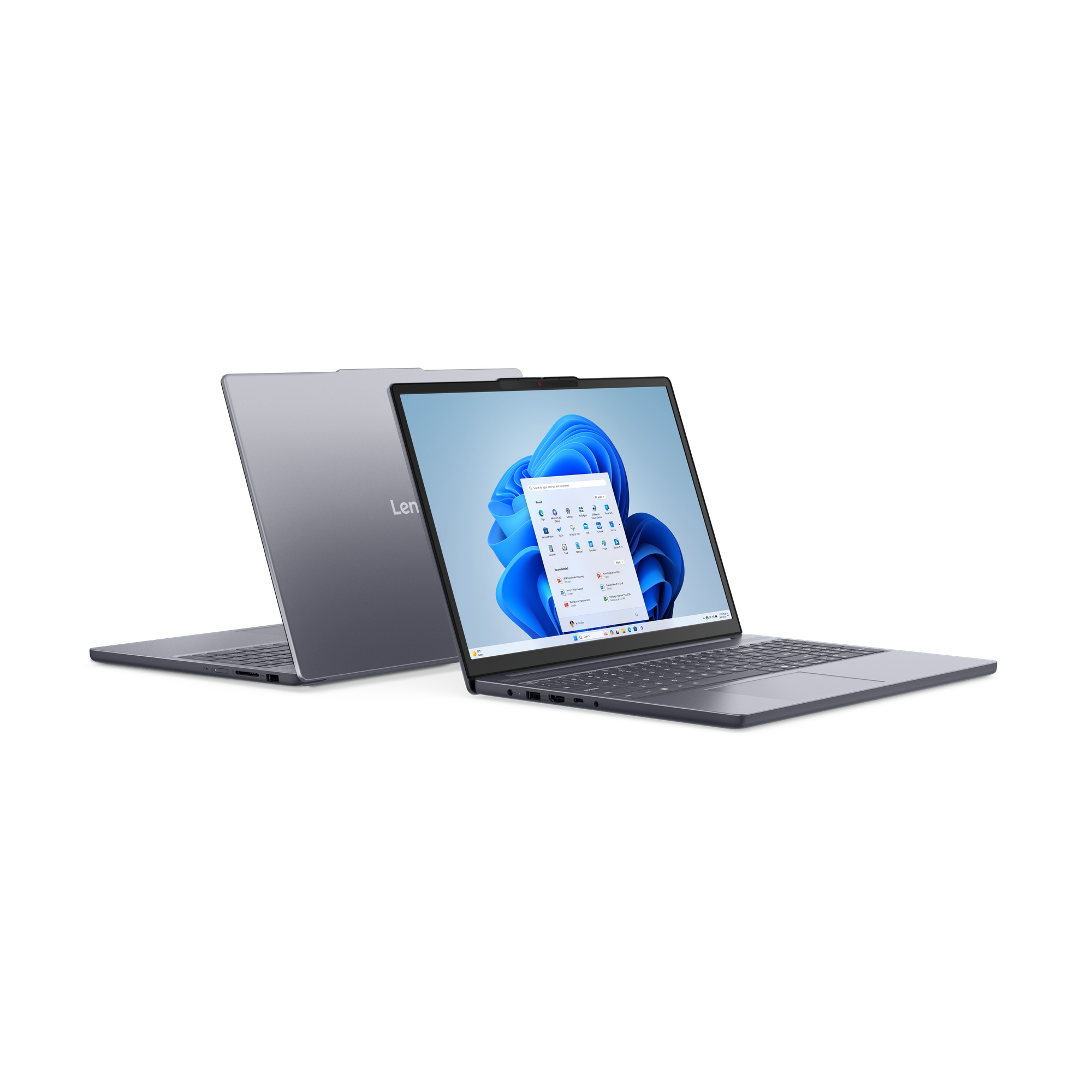 Deux ordinateurs portables gris côte à côte, l'un ouvert affichant Windows 11.