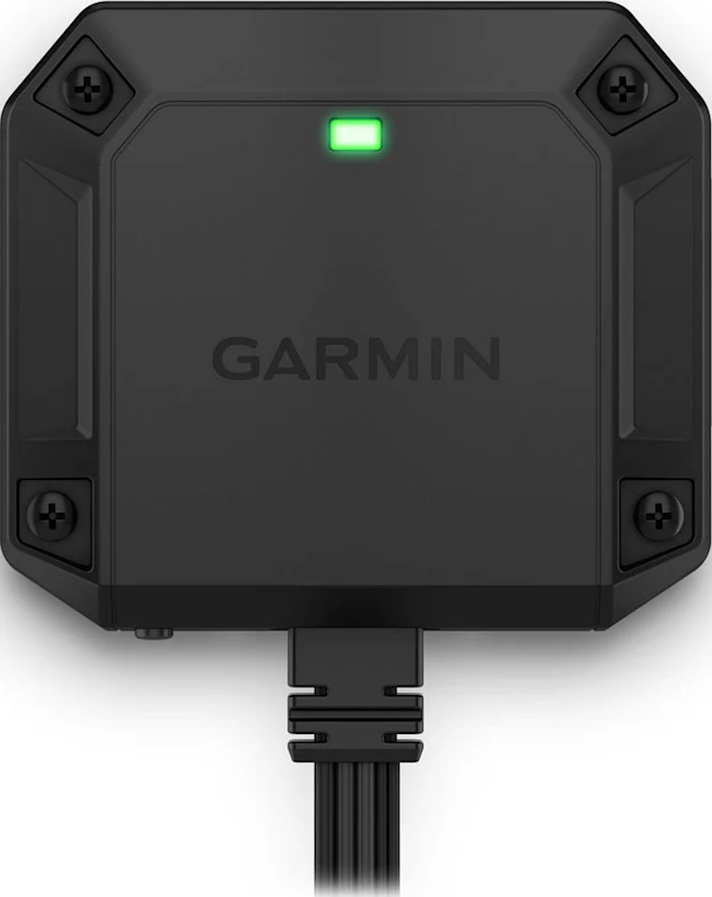 Dispositivo Garmin nero con luce verde e connessione cavo.