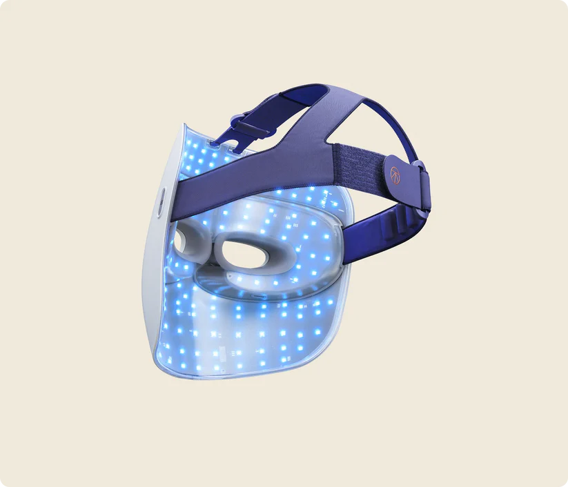 Una mascarilla facial blanca con LEDs azules y correas moradas.