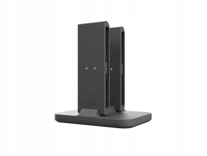 Ciemnoszary stojak ładujący do dwóch kontrolerów z logo Nacon.
