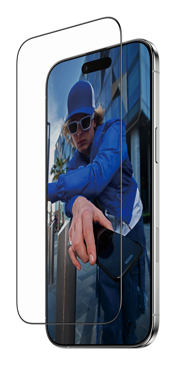 Ein Handy mit einem Mann im blauen Outfit und Sonnenbrille auf dem Display.