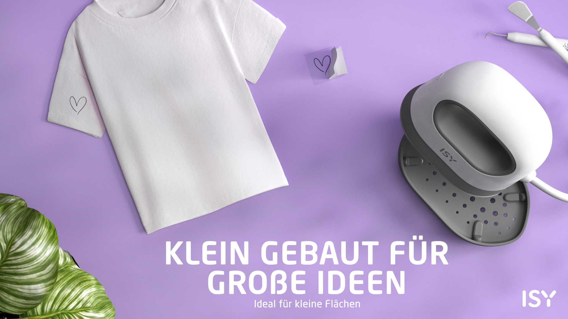 Weißes T-Shirt mit Herz, Bügeleisen und Werkzeugen auf lila Untergrund.