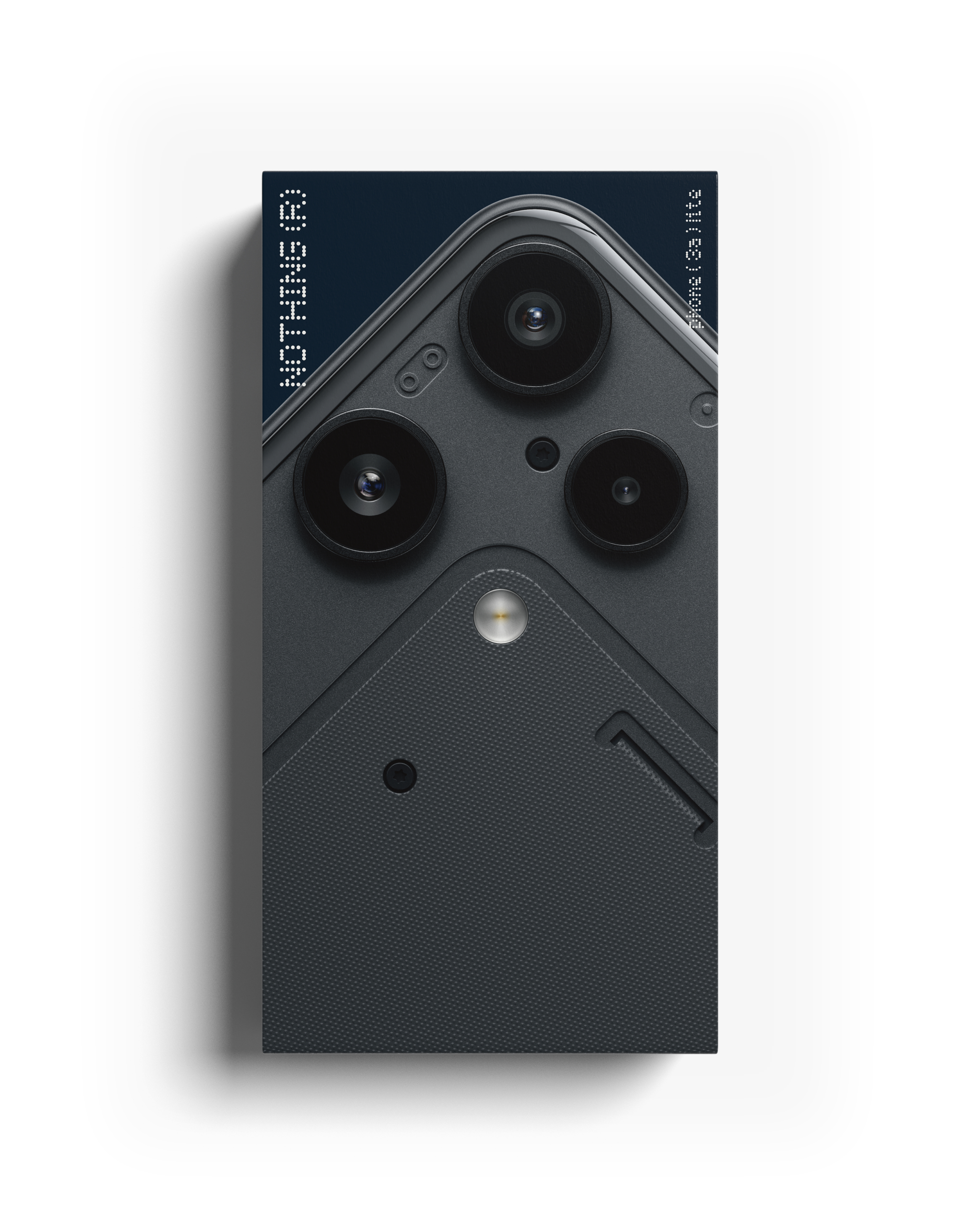 Retro di uno smartphone nero con tre obiettivi e dettagli testurizzati intricati.