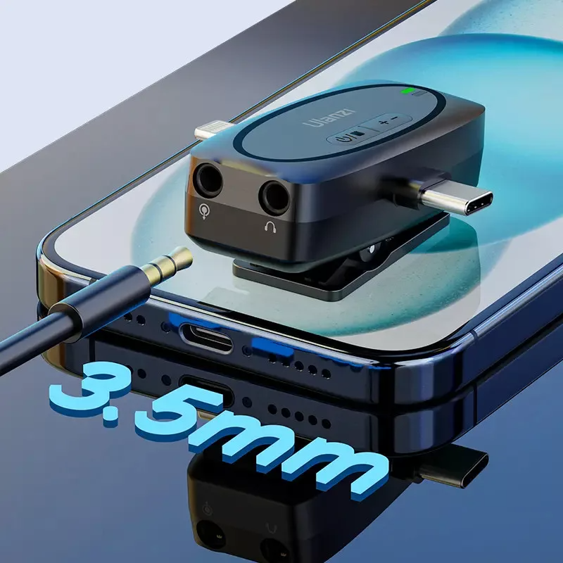 Egy fekete adapter fejhallgató- és USB-C csatlakozókkal okostelefonon.