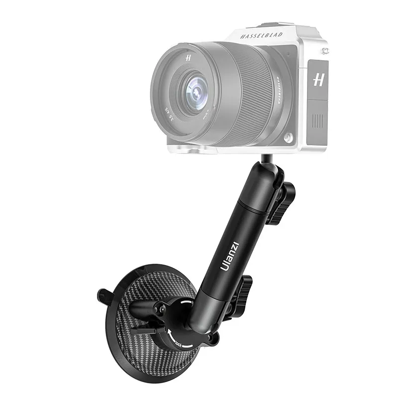 Egy fekete Ulanzi kar szívótalppal szürke Hasselblad kamerát tart.