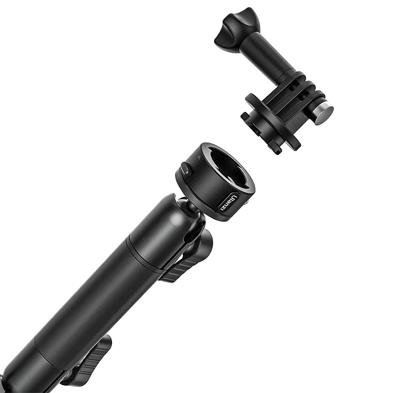 Fekete kamera adapter gömbcsuklóval és GoPro tartóval, fehér alapon.