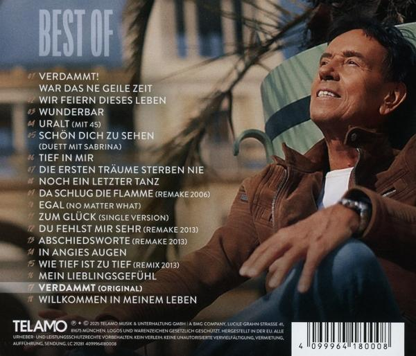 Mann sitzt im Sessel, liest Trackliste. "BEST OF" oben.
