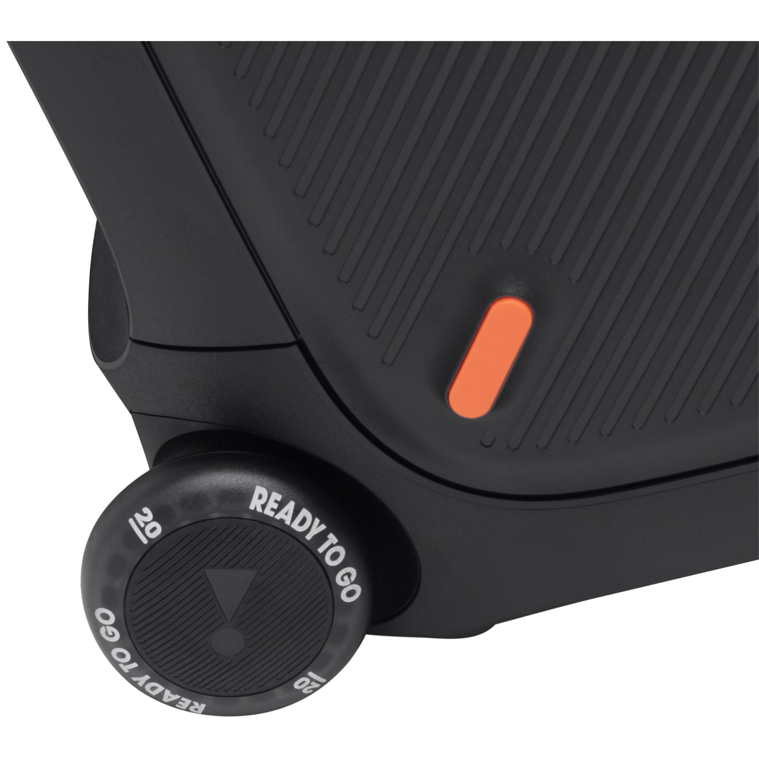 Détail d'enceinte noire avec bouton orange et cadran moleté 'READY TO GO'.