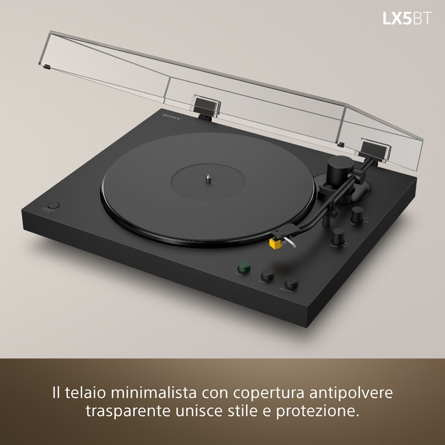 Giradischi nero con copertina antipolvere trasparente e braccio.