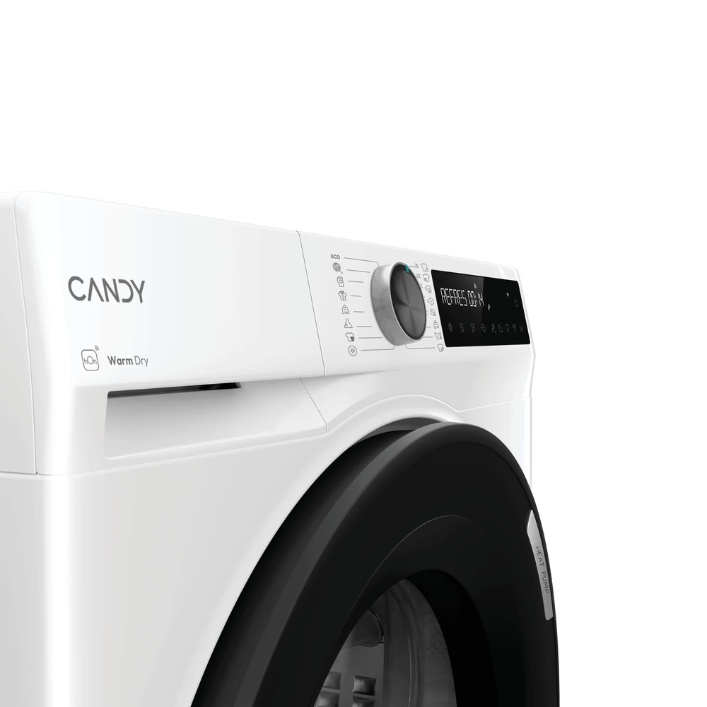 Fehér Candy mosógép fekete ajtóval és digitális kijelzővel.