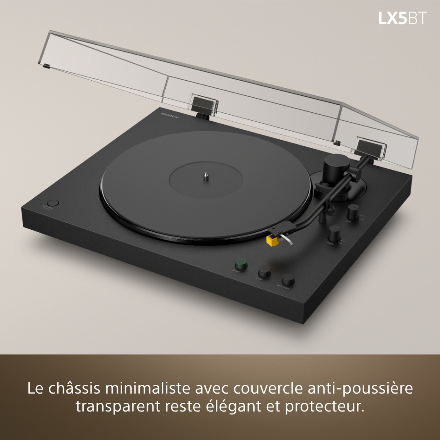 Platine vinyle noire avec capot anti-poussière transparent et logo Sony.