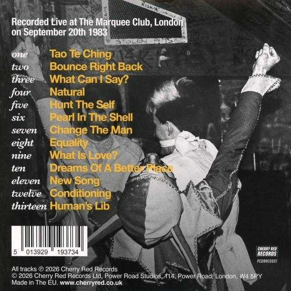 Album-Rückseite mit Trackliste und Bandmitgliedern in Kostümen.