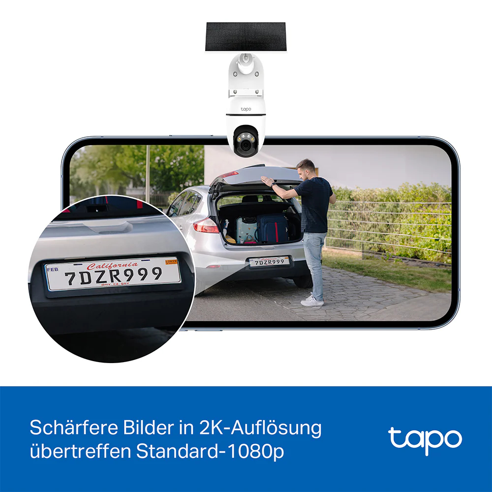 Ein Mann lädt Gepäck in ein Auto. Eine Kamera zeigt das Kennzeichen.