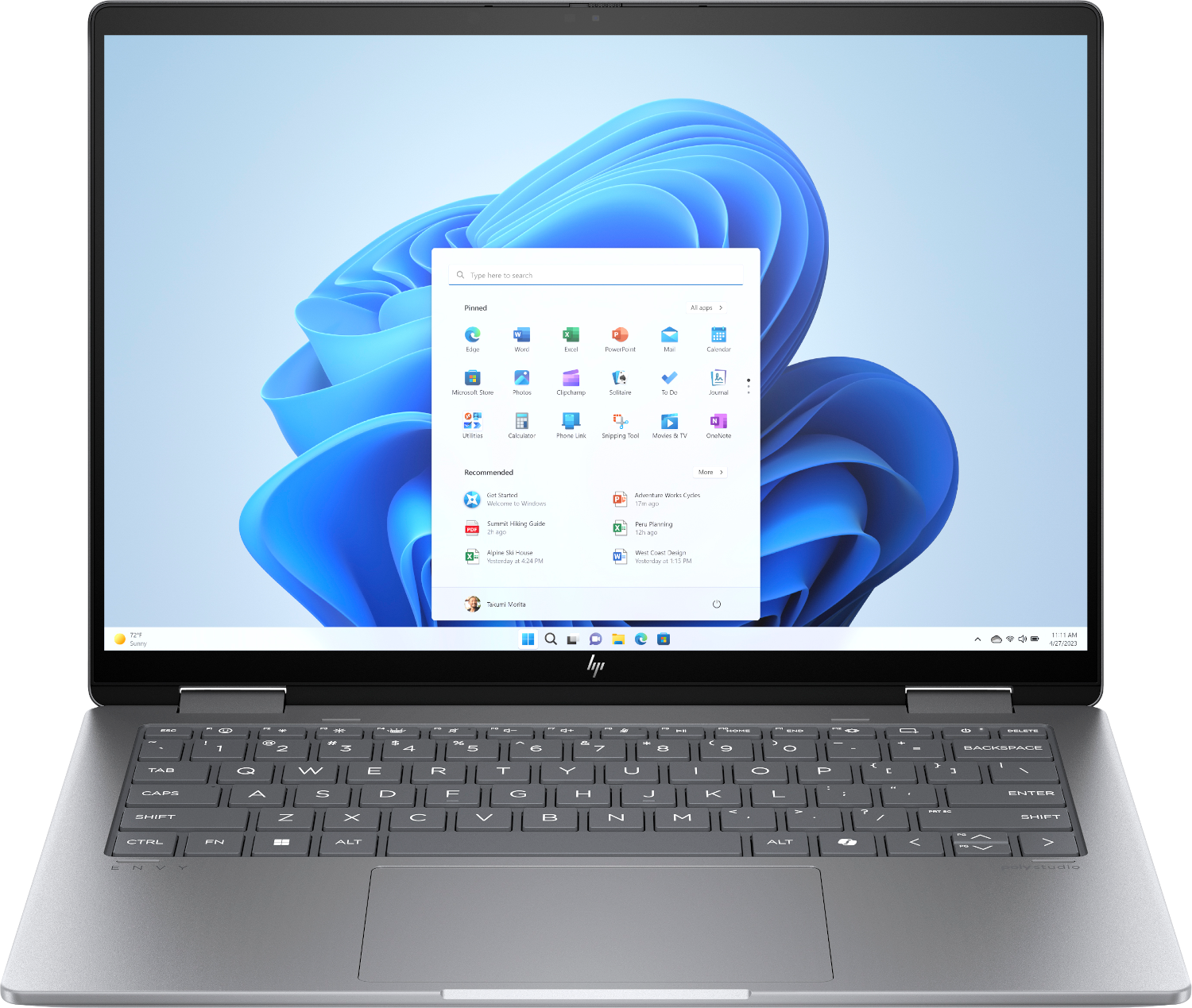 Laptop met Windows 11 Startmenu en blauwe achtergrondafbeelding.
