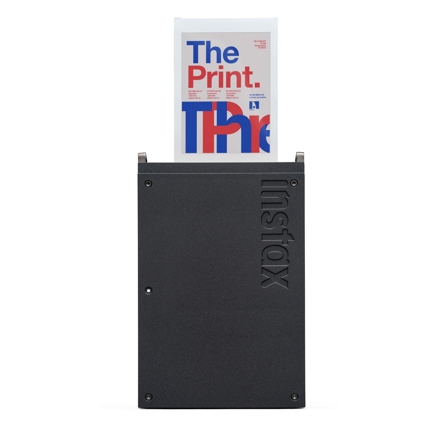Una impresora Instax negra con una impresión saliendo de arriba. El texto dice 'The Print.'