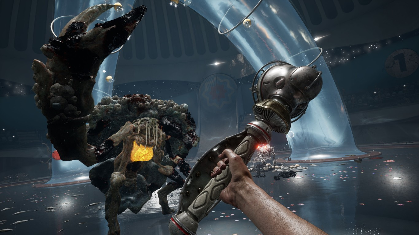 Potworne stworzenie z pazurami i świecącym rdzeniem atakuje.