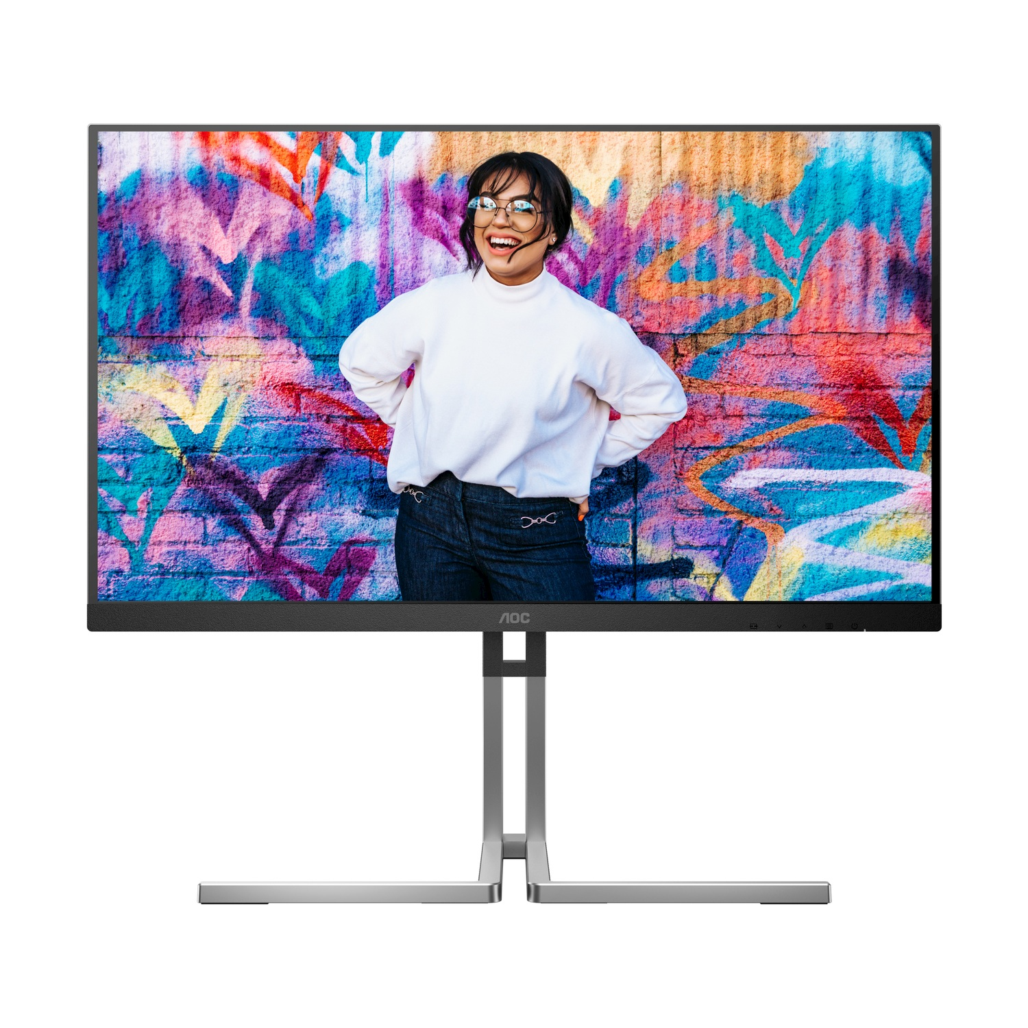 Donna in maglione bianco sorride su muro di graffiti vivaci su monitor AOC.
