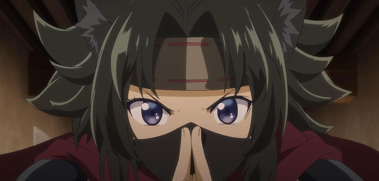 Anime-Figur mit dunklem Haar, Stirnband und schwarzer Maske, Hände gefaltet.