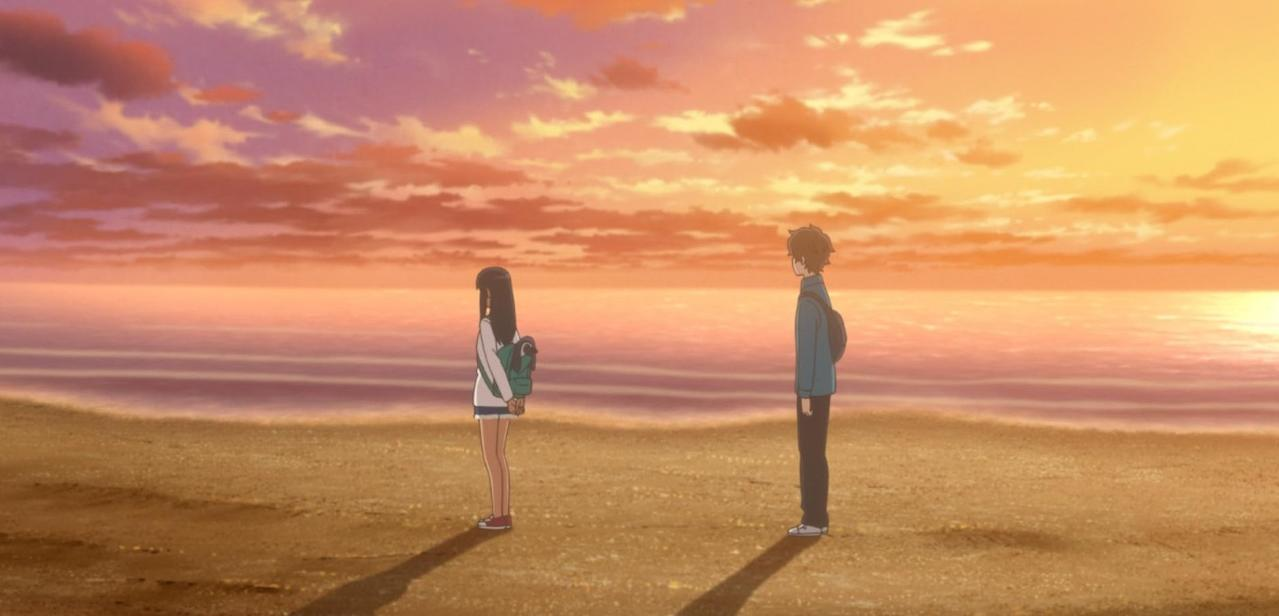 Zwei animierte Figuren stehen am Strand bei Sonnenuntergang.