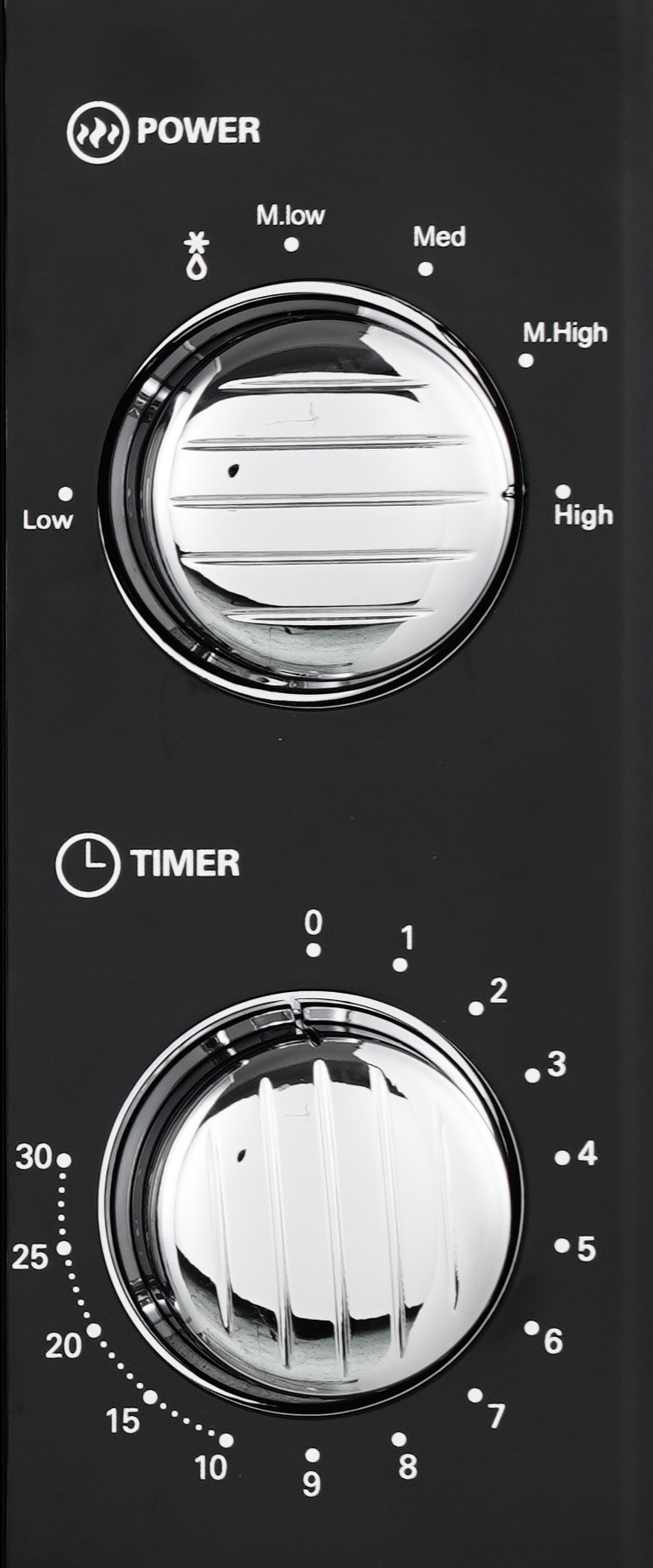 Panel sterowania z dwoma pokrętłami mocy i timera.