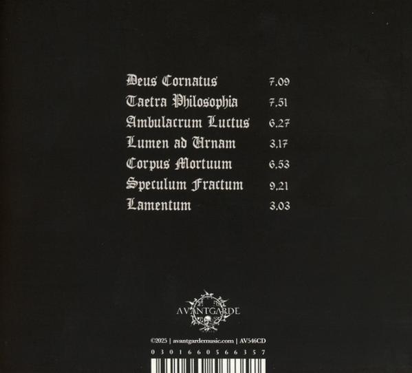 Schwarz mit weißen lateinischen Titeln und Zahlen. Unten ein Logo und Barcode.